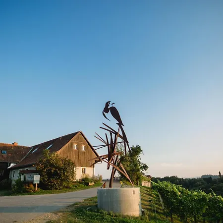 Feriegård Gaestezimmer Weingut Pongratz Am Kranachberg *