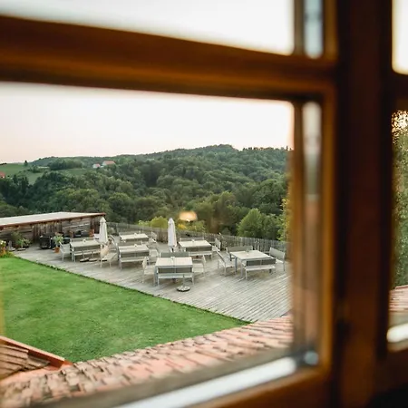 Gaestezimmer Weingut Pongratz Am Kranachberg Feriegård