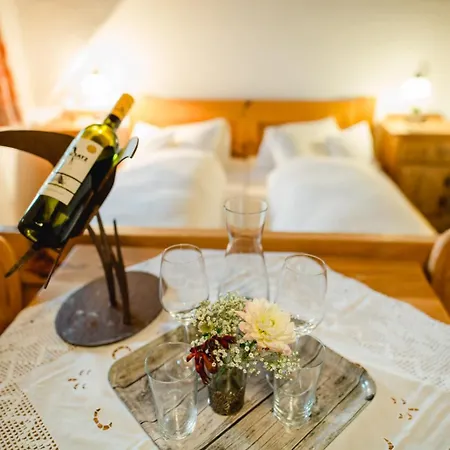 Gaestezimmer Weingut Pongratz Am Kranachberg Feriegård